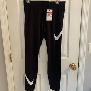 Black double check Nike leggings! ⚫️☑️